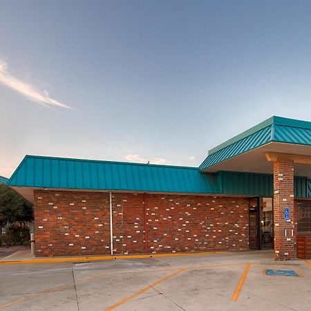 Surestay Hotel By Best Western Mcpherson Exterior photo