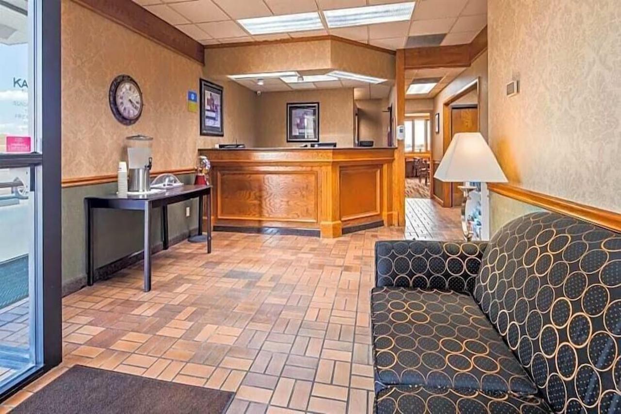 Surestay Hotel By Best Western Mcpherson Exterior photo