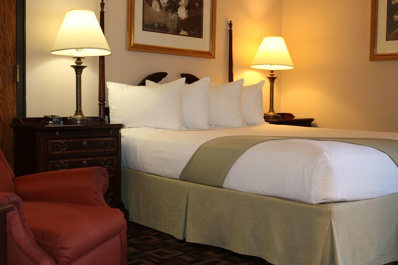 Surestay Hotel By Best Western Mcpherson Exterior photo