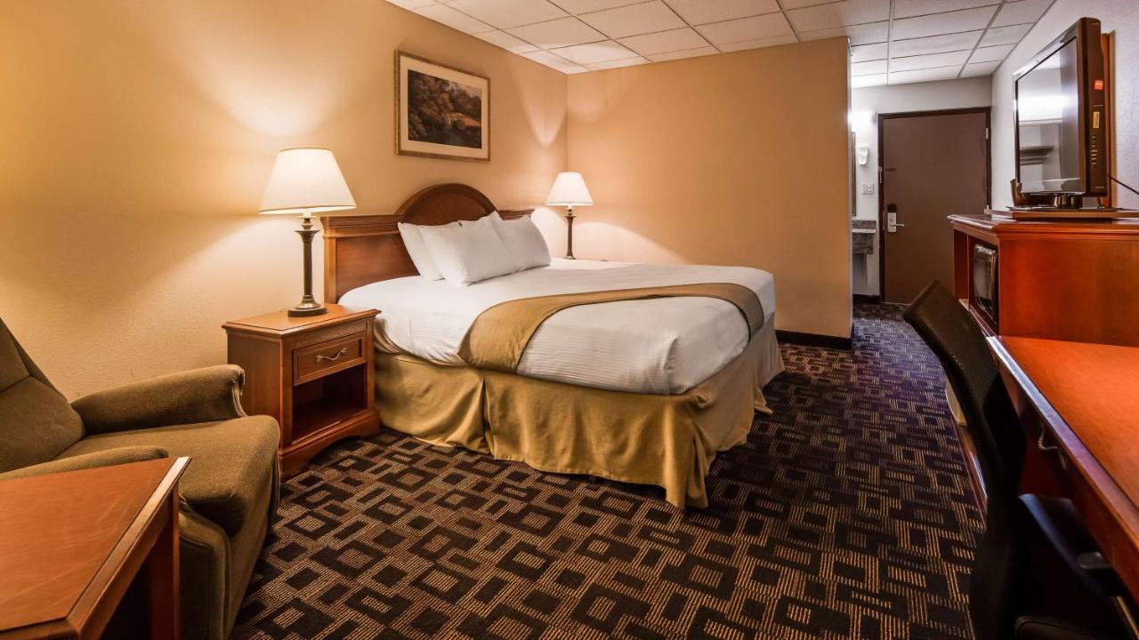 Surestay Hotel By Best Western Mcpherson Exterior photo